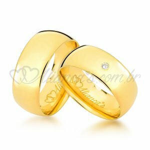Par de alianas com brilhante em ouro amarelo 18k - perfeitas para casamento e noivado.