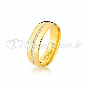 Aliana com brilhantes trabalhada  em ouro amarelo 18k - 750