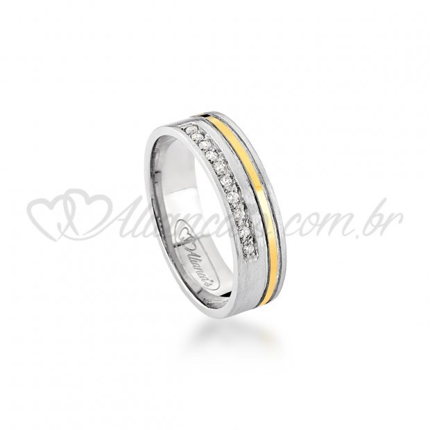 Aliana com brilhantes em ouro branco e amarelo 18k - Ideal para noivado e casamento.