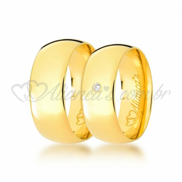 Par de alianas com brilhante em ouro amarelo 18k - perfeitas para casamento e noivado.
