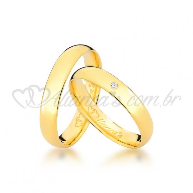 Par de alianas com brilhante em ouro amarelo 18k perfeitas para casamento e noivado.