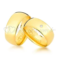 Par de alianças com brilhante em ouro amarelo 18k - perfeitas para casamento e noivado.
