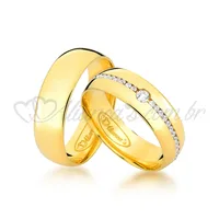 Par de alianças trabalhadas com brilhante em ouro amarelo 18k