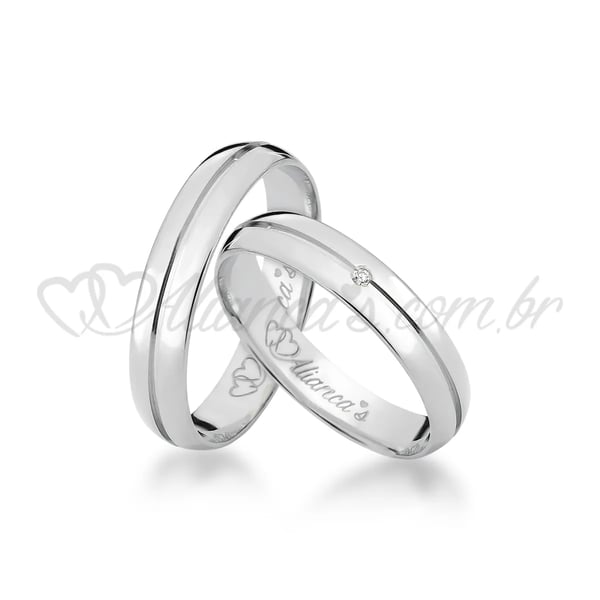 Par de alianças de casamento com brilhantes  em ouro branco  18k - Acabamento liso e polido com frisos.
