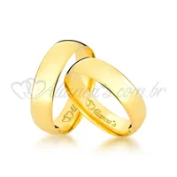 Par de aliança tradicional de casamento em ouro 18k. Acabamento liso e polido.