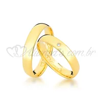 Alianças com brilhante em ouro amarelo 18k - Modelo tradicional ideal para casamento e noivado.
